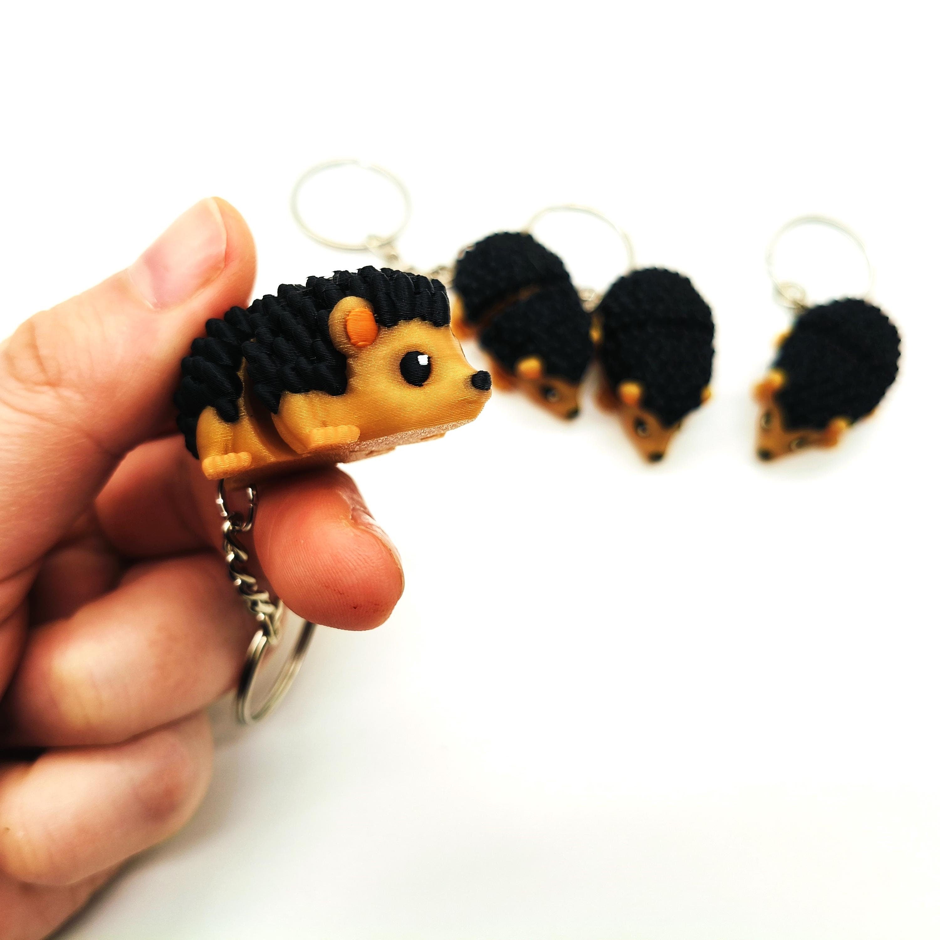 Adorable Hedgehog Keychain – Articulated and Flexible Animal Design, Cute Personalized Gift for Animal Lovers, Perfect for Backpacks or Keys